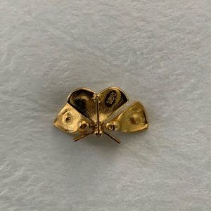 Bee pin